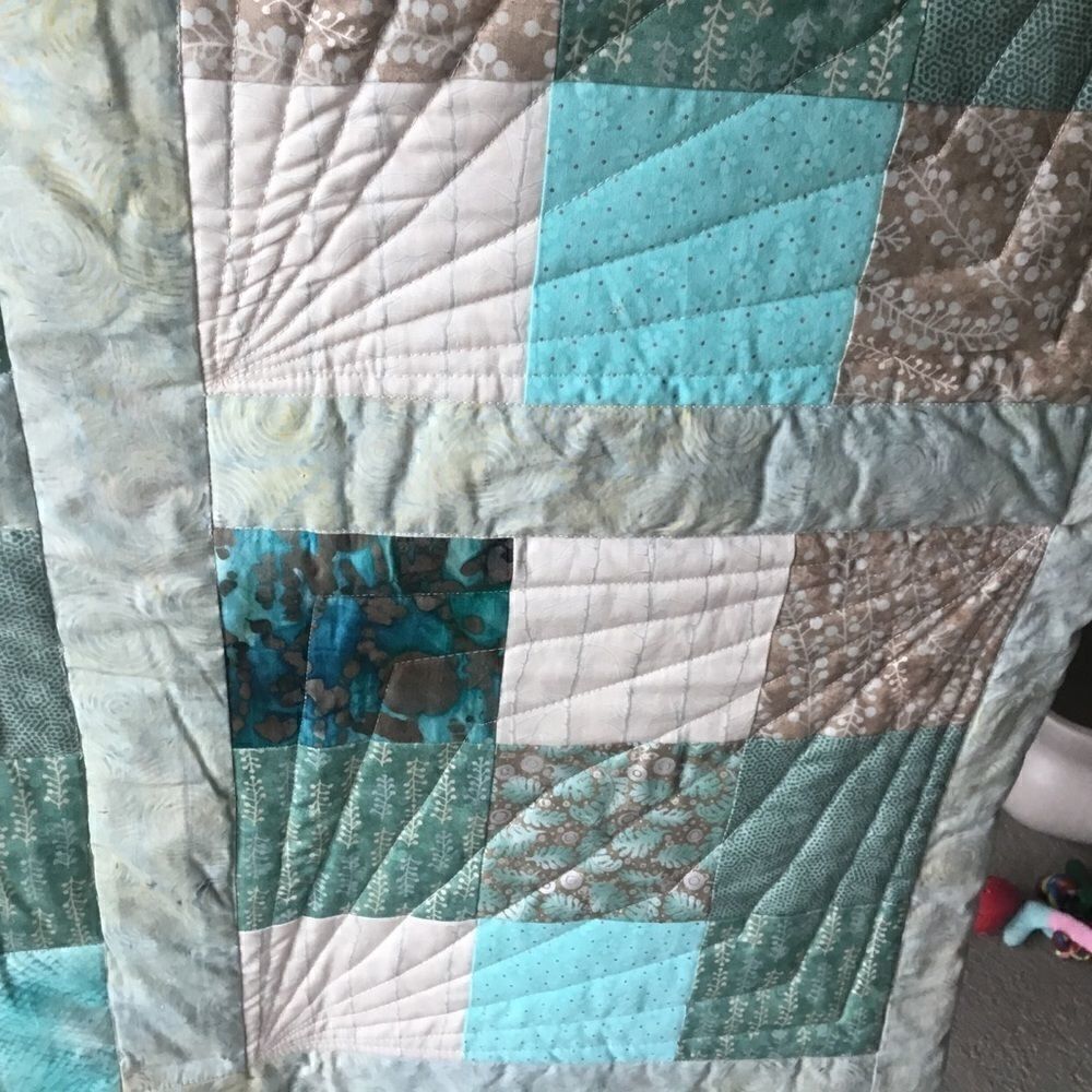 Handmade Quilt   - Picture 13 of 14